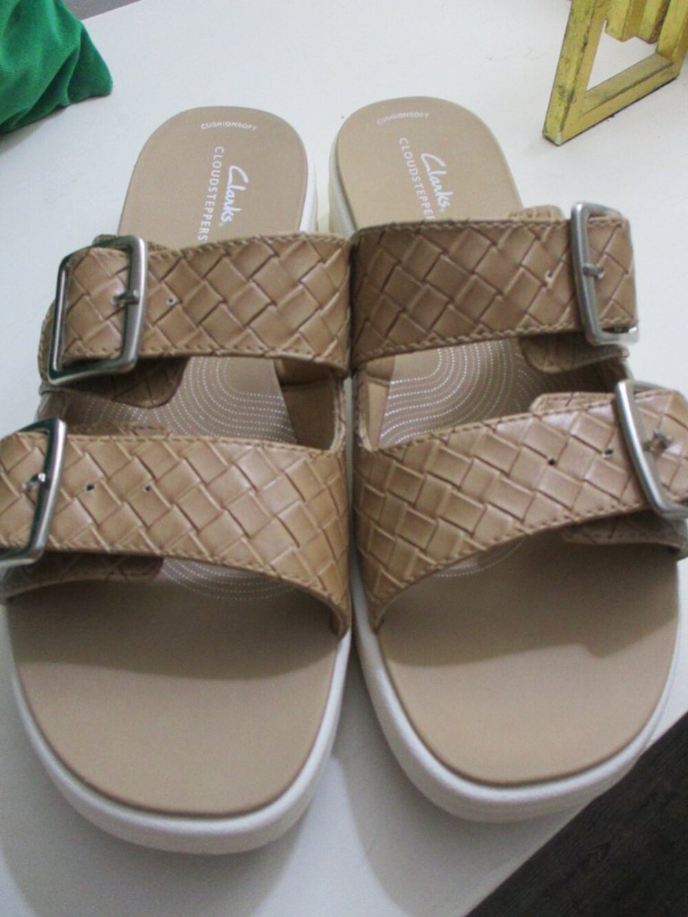 CLARKS TAN CLOUDSTEPPER BUCKLE SANDALS  9.5 WIDE NEW